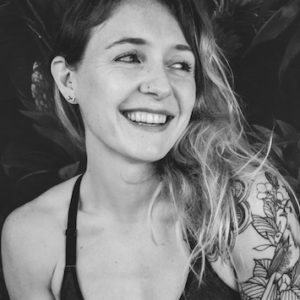 Charlotte professeur yoga vinyasa ashtanga