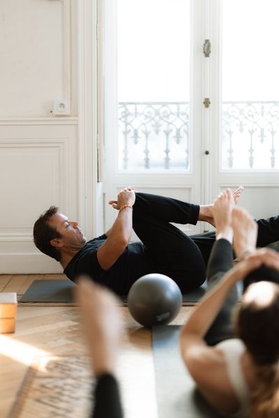 Pilates classique Cours collectif de Pilates Tapis avec Gilles