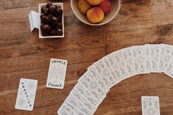 Photo d'une retraite de yoga Chez June, tirage de cartes de tarot
