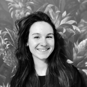 Portrait de Mathilde professeure de yoga Vinyasa et Yoga danse