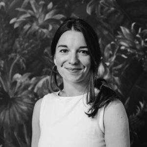 Portrait d'Anoucl professeure de yoga vinyasa