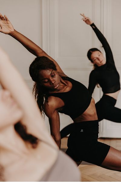 vinyasa cours de yoga vinyasa avec Isidore